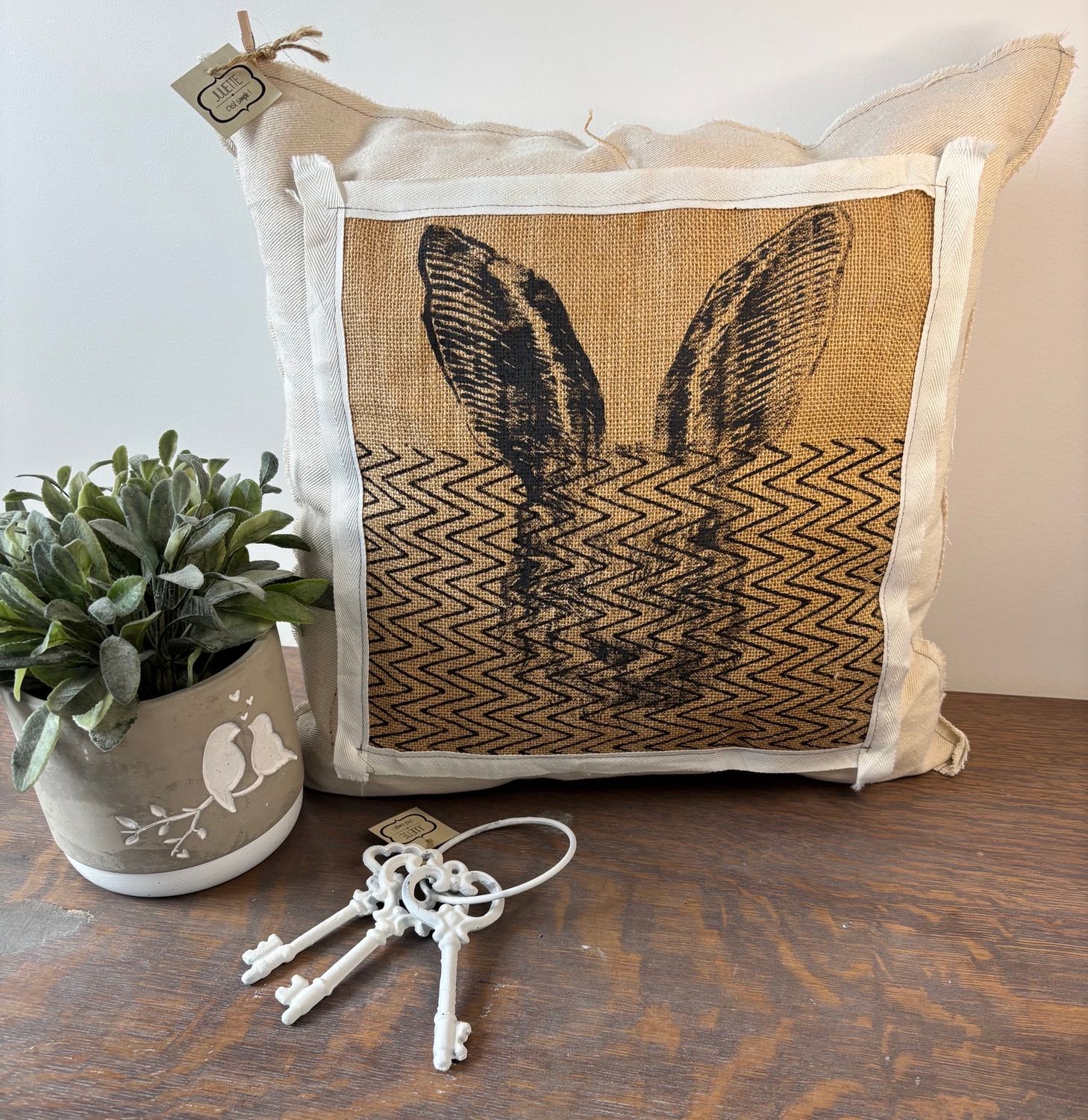 Coussin - Lapin noir avec motif à chevrons / La Récolte - Couleurs &amp; Créations