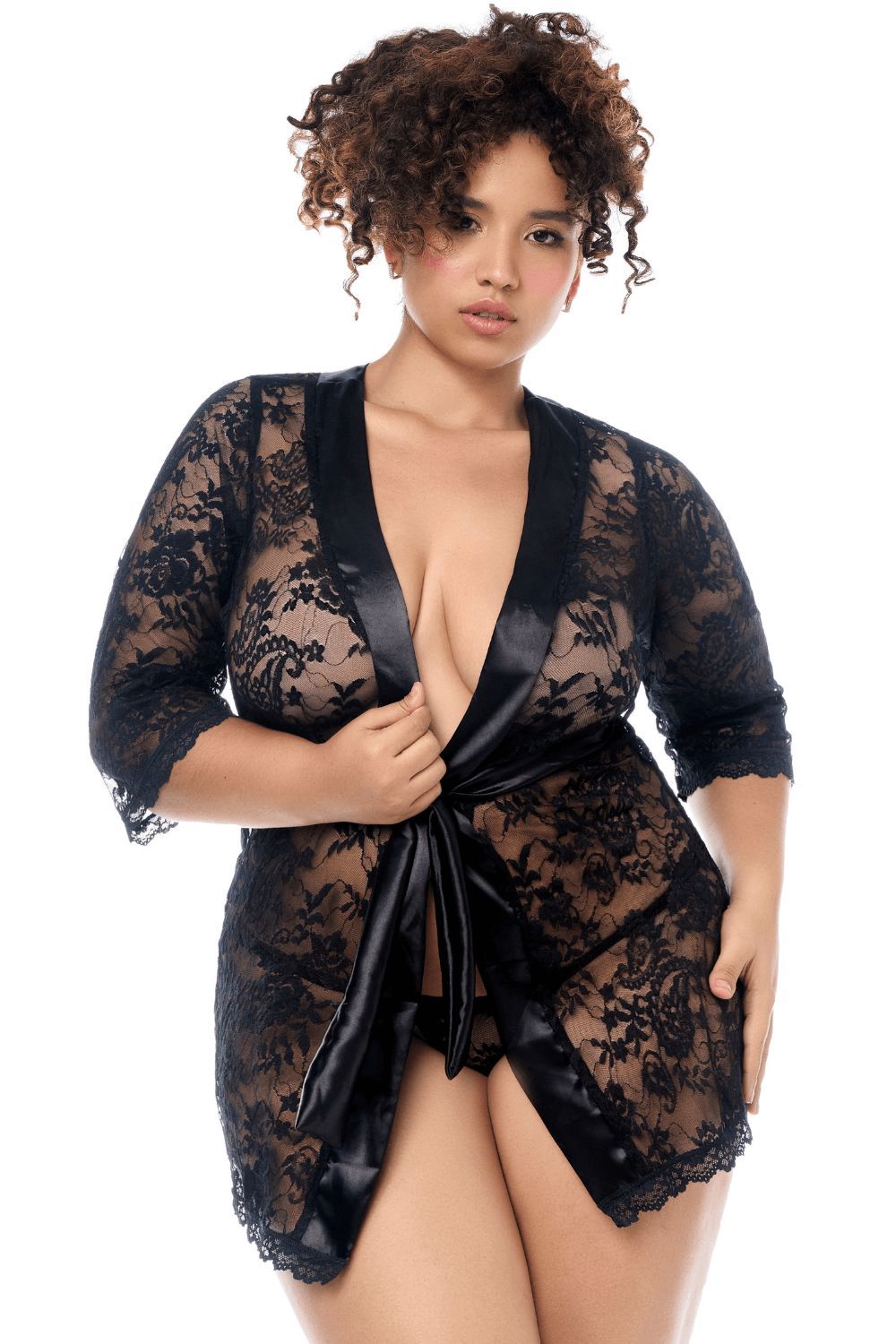 Peignoir en dentelle avec string assorti