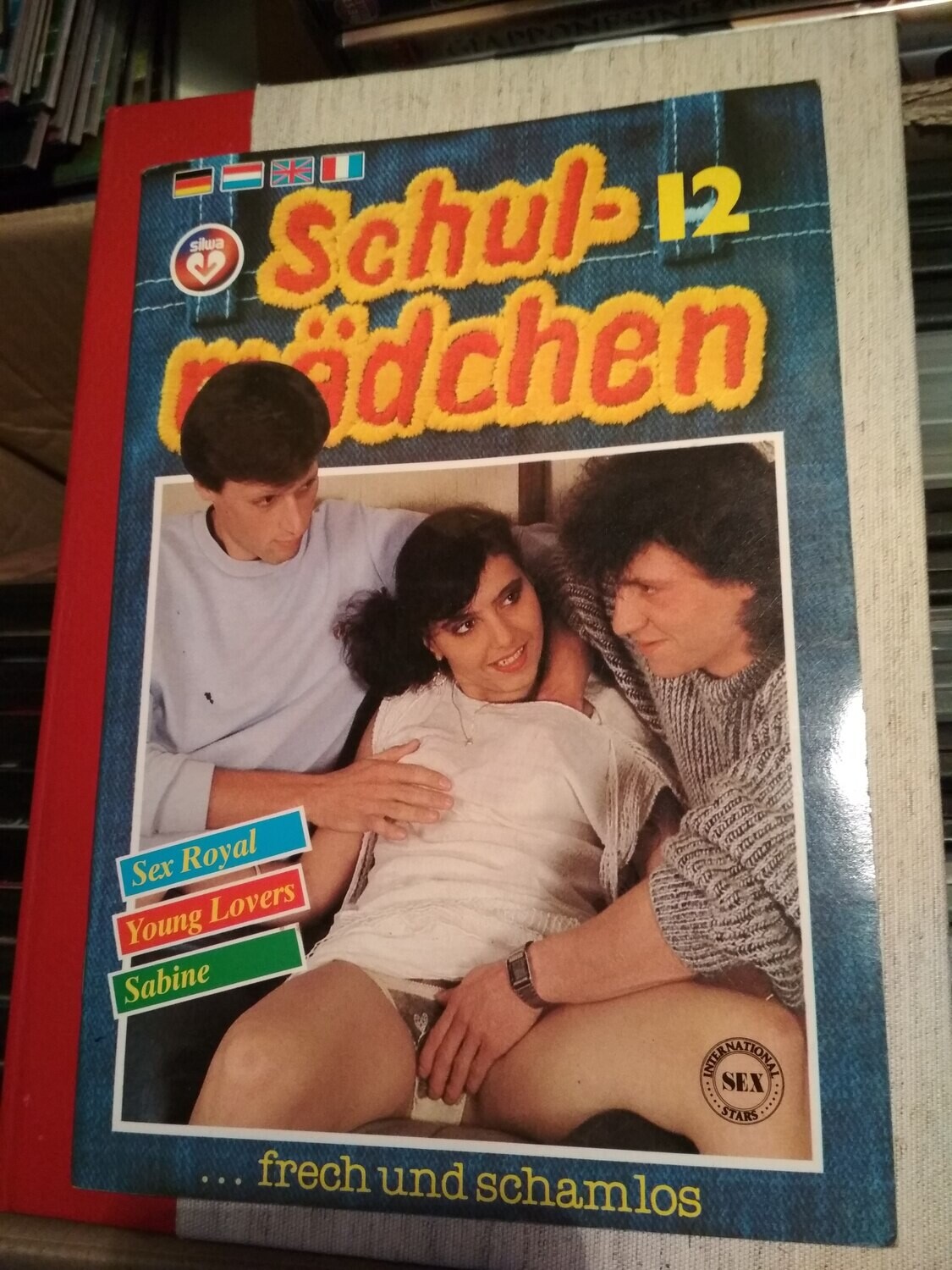 SCHULMÄDCHEN  12
