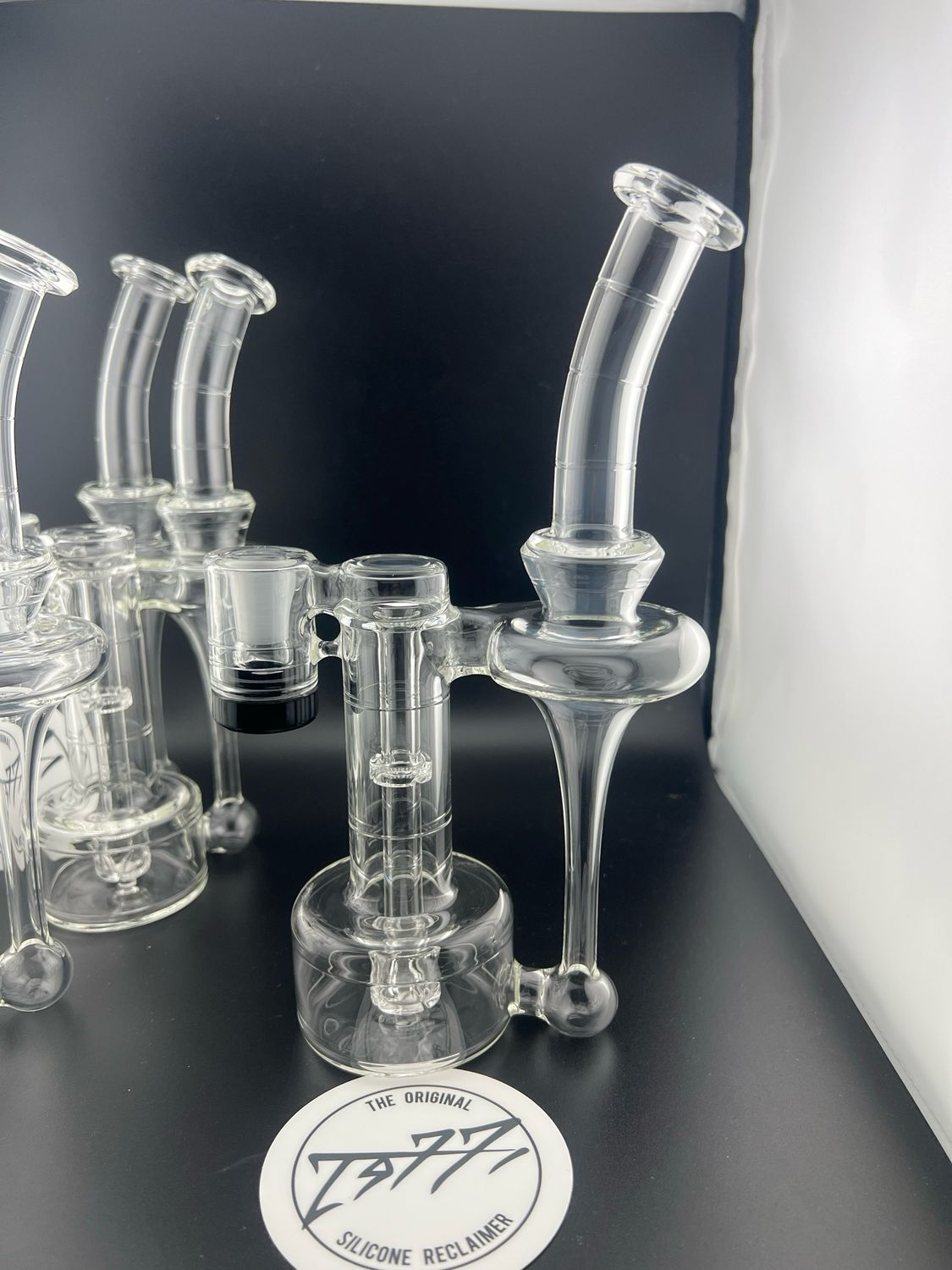 JeffGlassArt r3 With Carved Lines and Signature Milli. (14mm) Comes With 5 Silicone Pucks