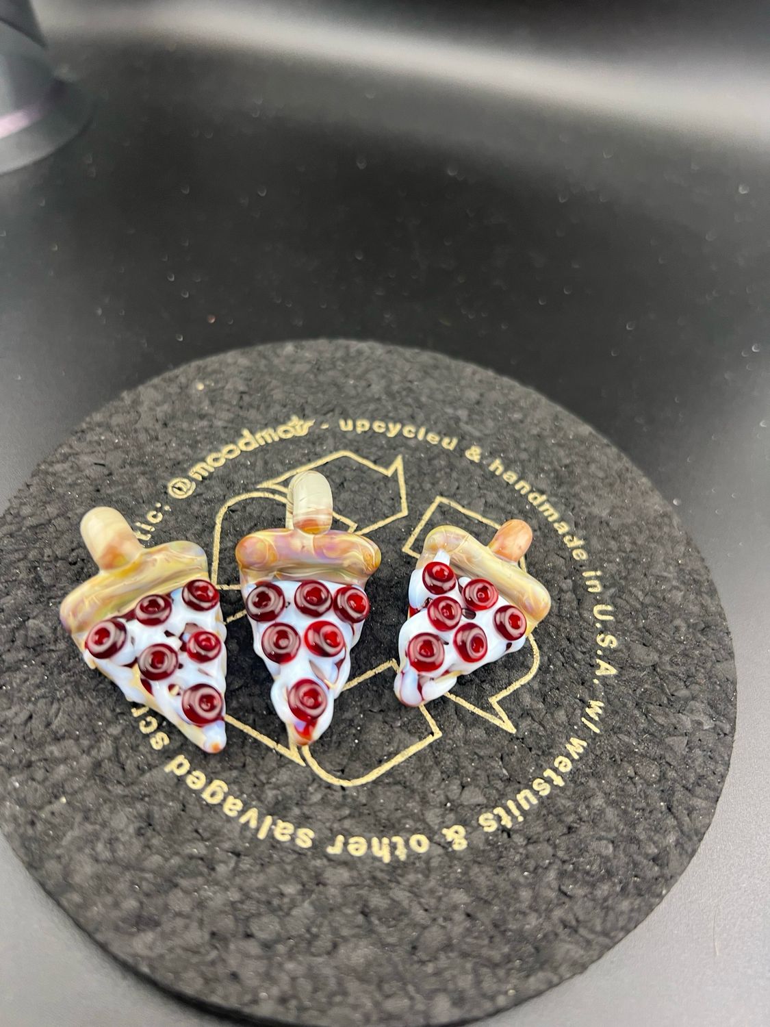 Snook Glass Cup And Char Pepperoni 🍕 Pizza Pendant (1 Slice)