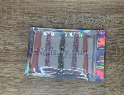 BLACK FRIDAY SALE WAS $50.00 
Glamorous press on nails