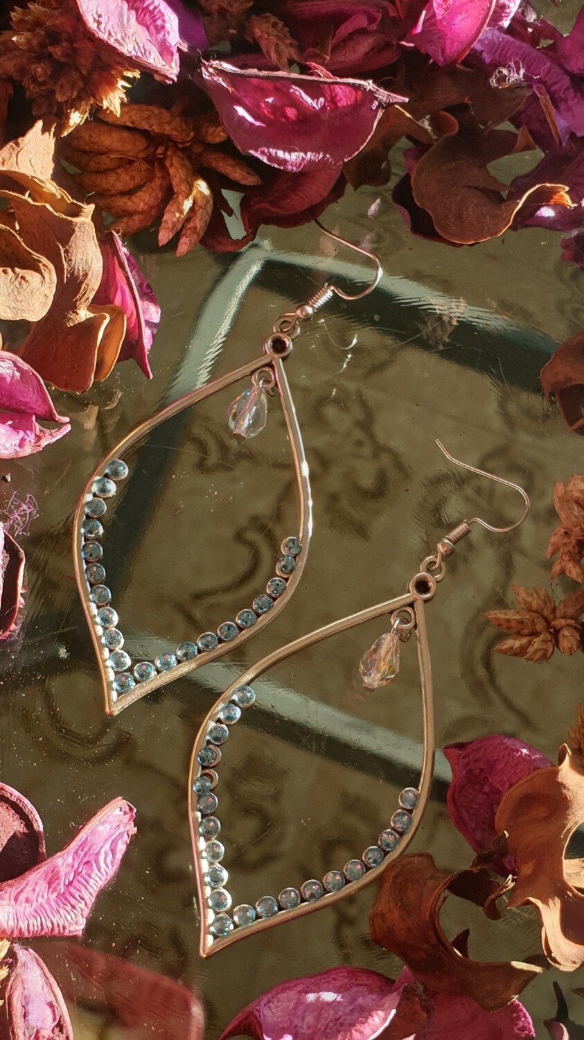 Orecchini a forma di goccia con pietre swarovski incastonti