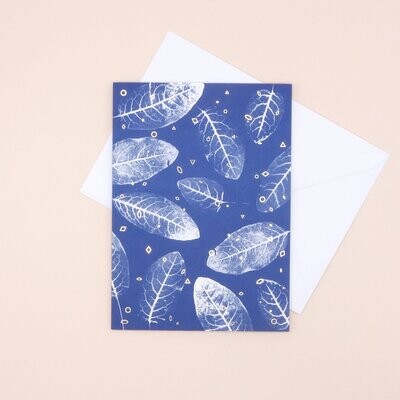 Grußkarte im Cyanotype-Design - Blätter