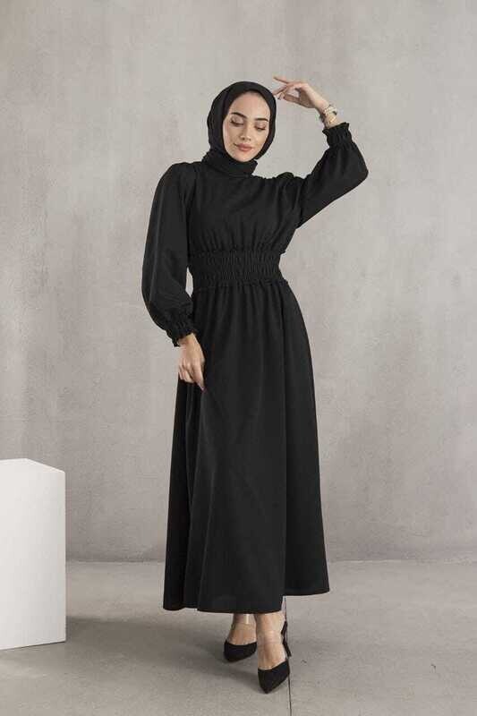 Kleid mit betonter Taille - Schwarz
(Größe 40/42) Kleid mit betonter Taille - Schwarz
(Größe 40/42)