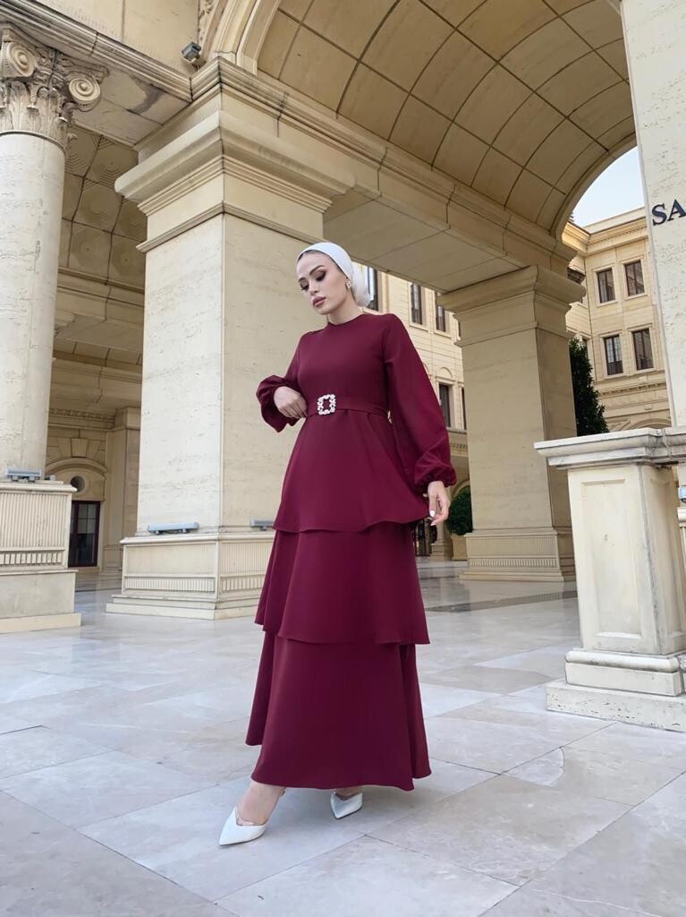 Abendkleid - Burgunderrot 
Größe (36-42)