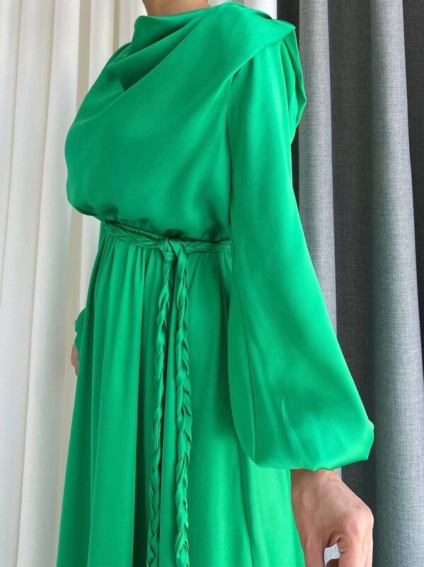 Leen Satin Dress Größe 36/38 Leen Satin Dress Größe 36/38