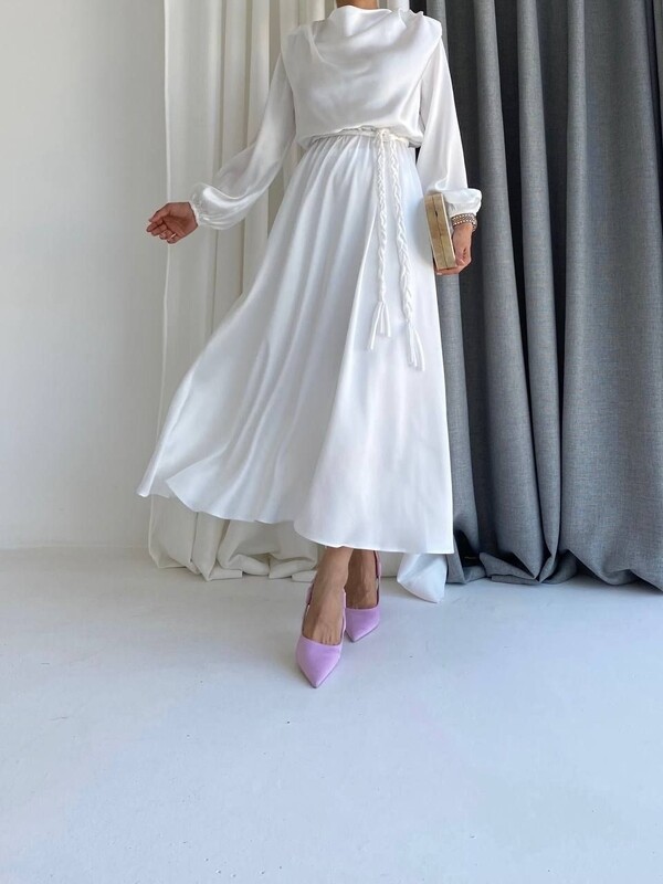 Leen Satin Dress Größe 40/42 Leen Satin Dress Größe 40/42