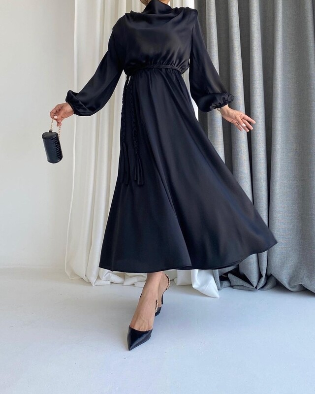 Leen Satin Dress Größe 40/42 Leen Satin Dress Größe 40/42