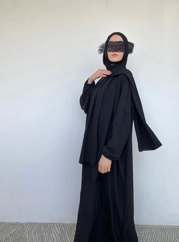 Abaya mit integriertem Hijab in Schwarz Abaya mit integriertem Hijab in Schwarz