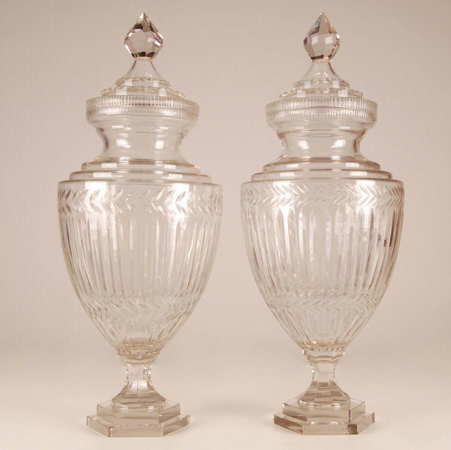 Antieke vazen Neoklassiek glazen dekselvazen 19e eeuw