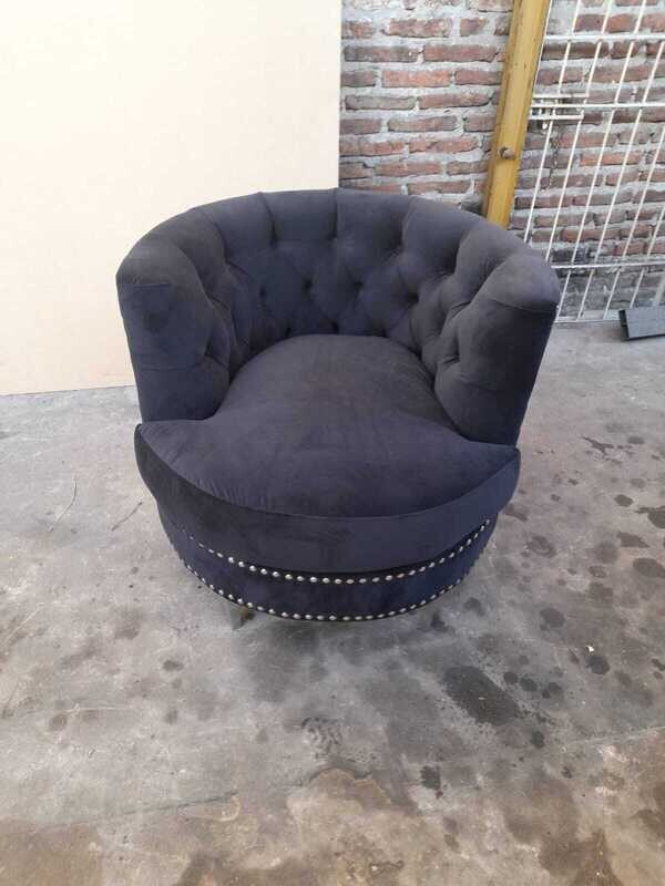 SILLON CIRCULAR PEQUEÑO CON RESPALDO CAPITONE Y TACHAS
