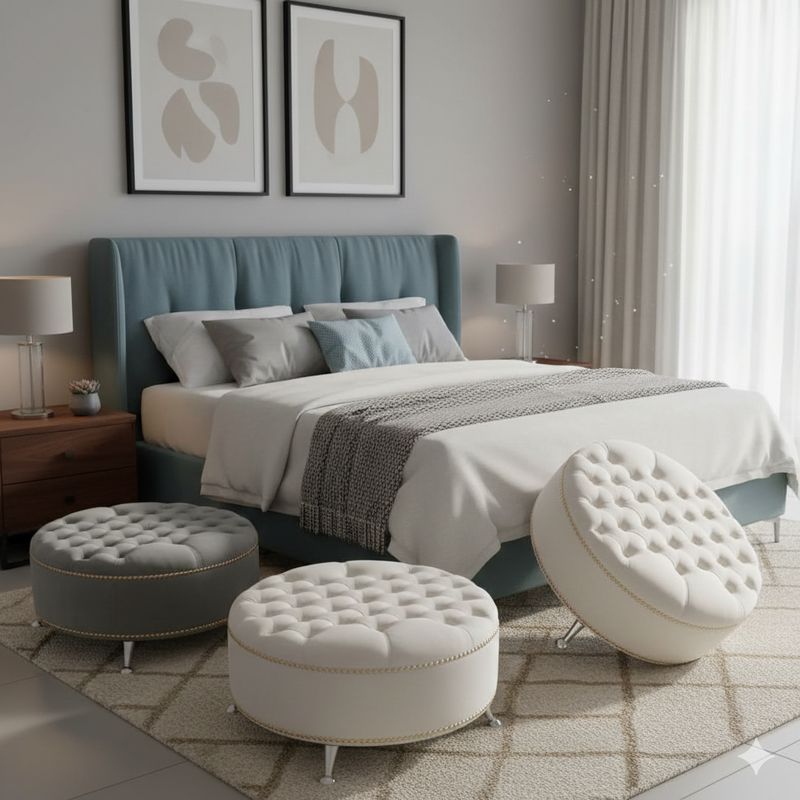 PUFF REDONDO CON  PÀTAS DE ALUMINIO Y TACHAS