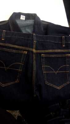 conjunto en jeans con logo empresarial y reflectivo