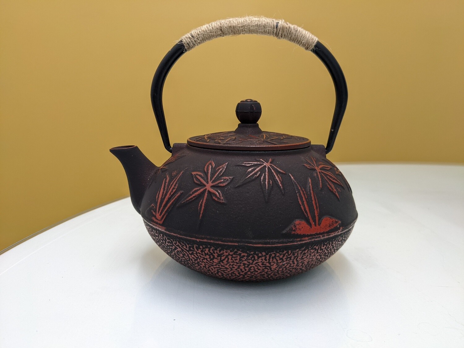 Théière rouge avec filtre