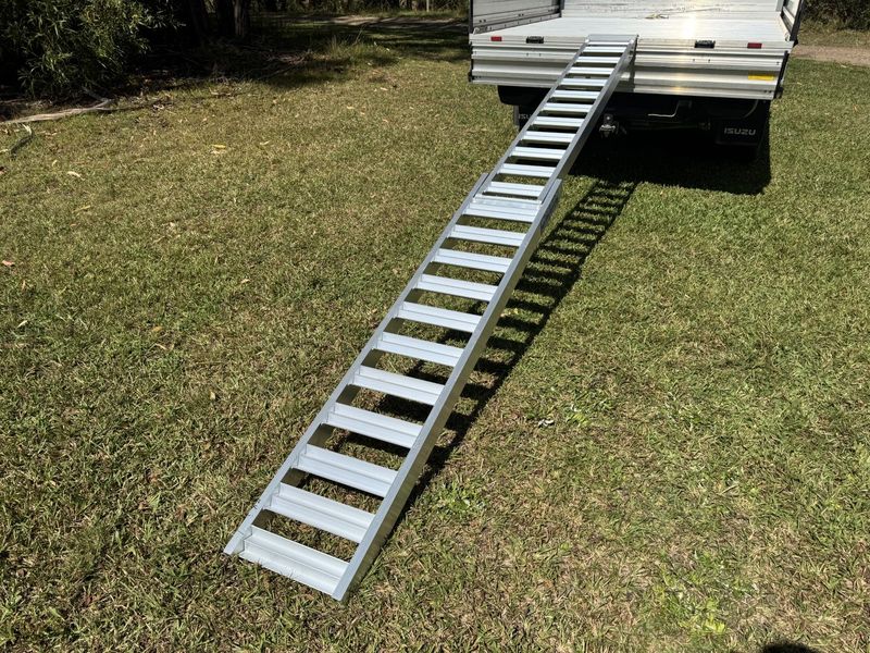 Folding Motorbike Ramp - 3.5 metres long - 300 kg capacity