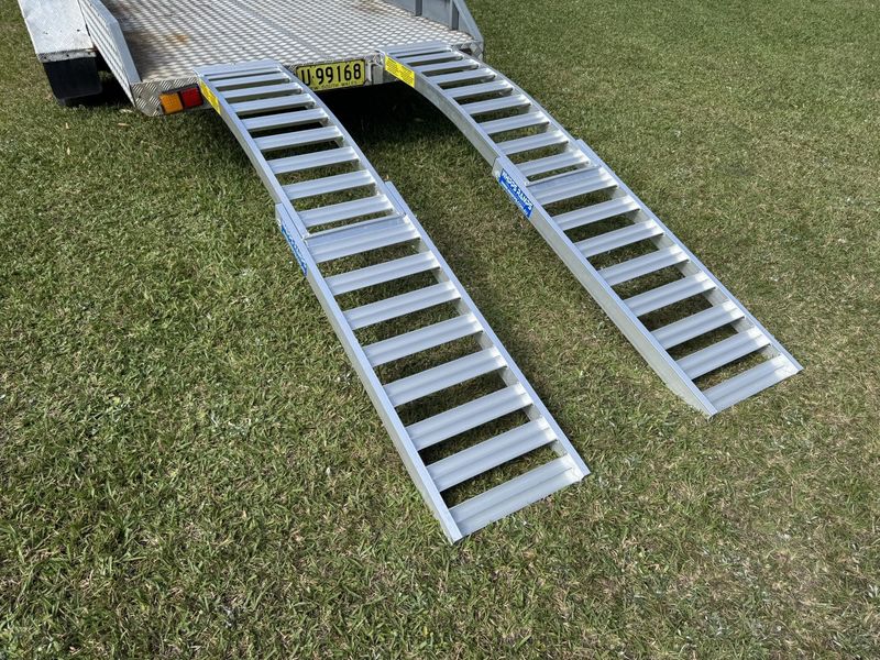 Folding Mower Ramps - 2.5 metres long - 1 tonne capacity - Pair