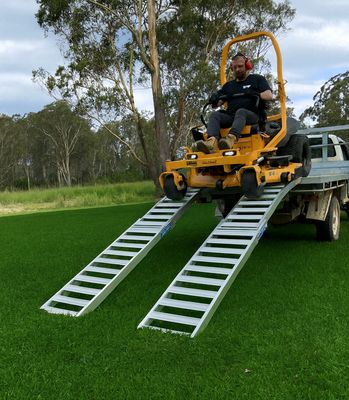 Zero turn and ride on mower aluminium loading ramps