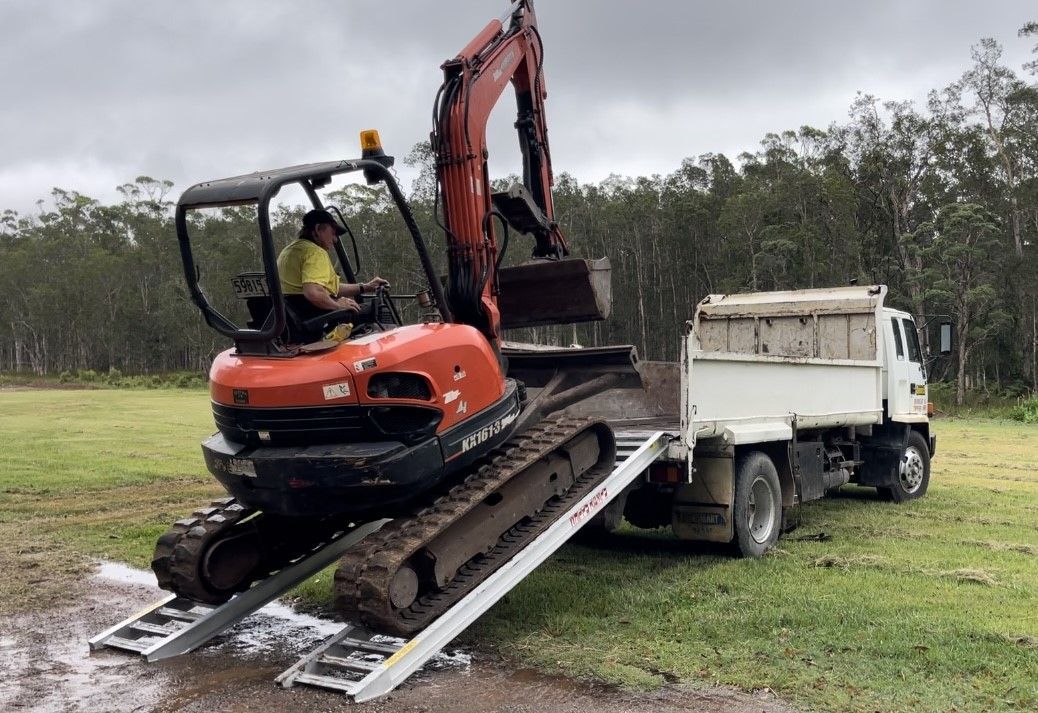 2.8 metres long - 6 tonne capacity - from $2350 Whipps Ramps 6 Tonne Capacity - 2.8 metres long Aluminium Machinery tractor loading ramps for loading excavators onto tippers