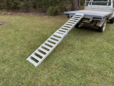Folding Motorbike Ramp - 3 metres long - 400 kg capacity Folding Motorbike Ramp - 3 metres long - 400 kg capacity