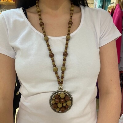Brown necklace with a pendant