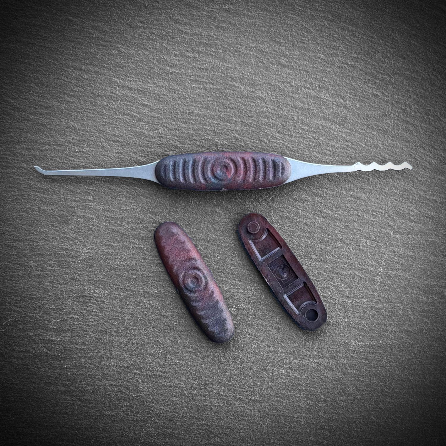 Modular Black-Red Handles