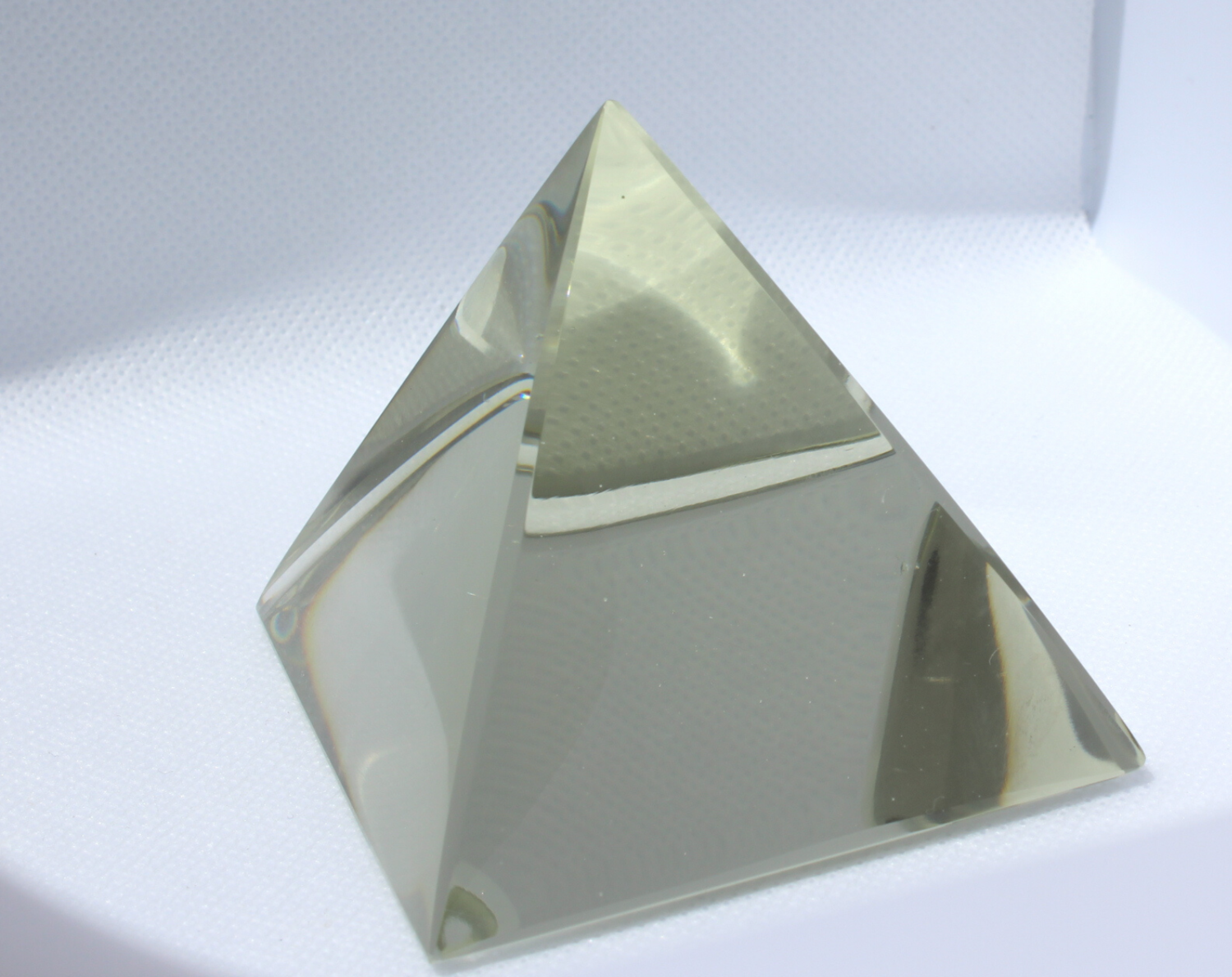 PIRAMIDE DE CRISTAL BLANCO