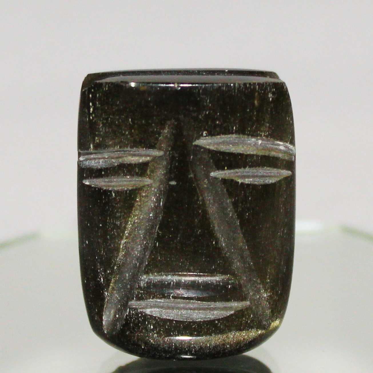 ROSTRO REPLICA PREHISPANICA OBSIDIANA DORADA CON RANURA