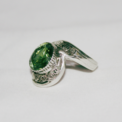ANILLO TOPACIO VERDE EN PLATA