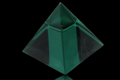 PIRAMIDE DE CRISTAL VERDE