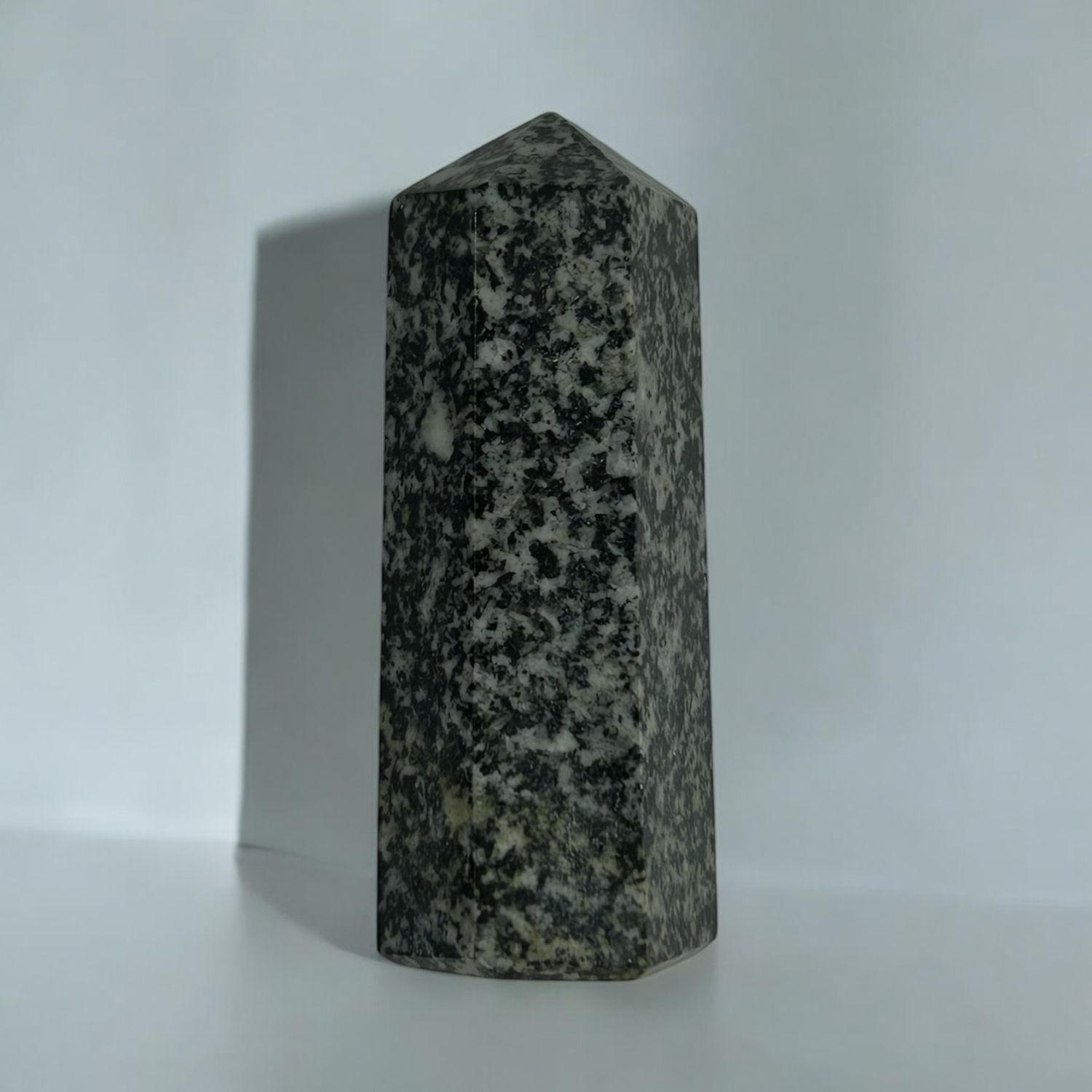 PUNTA GENERADORA CUARZO CON TURMALINA 7.3cm