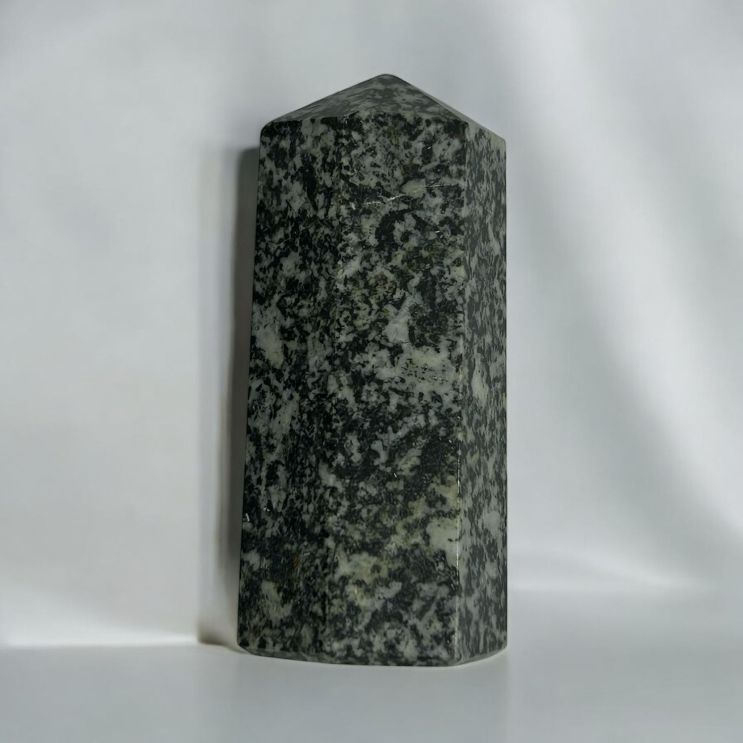 PUNTA GENERADORA CUARZO CON TURMALINA 6.7cm
