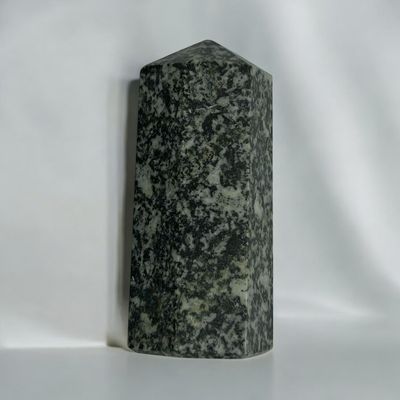PUNTA GENERADORA CUARZO CON TURMALINA 6.7cm