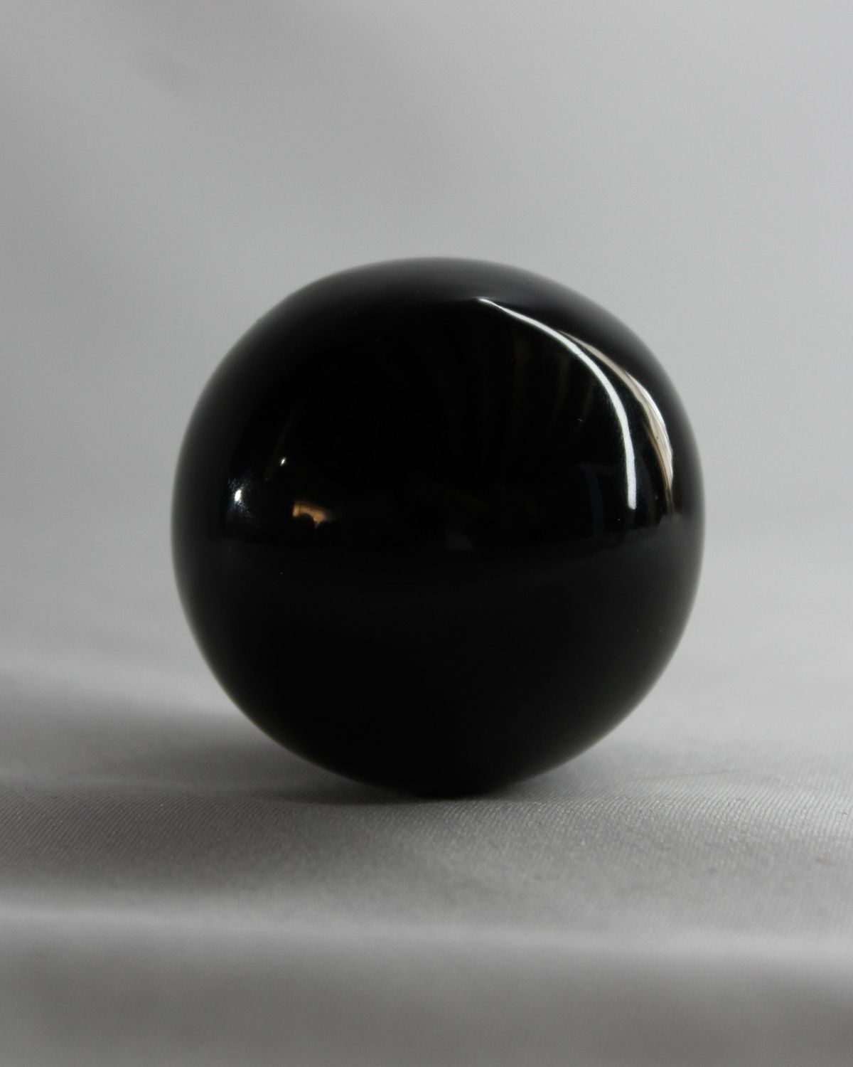 ESFERA OBSIDIANA NEGRA 6.2cm