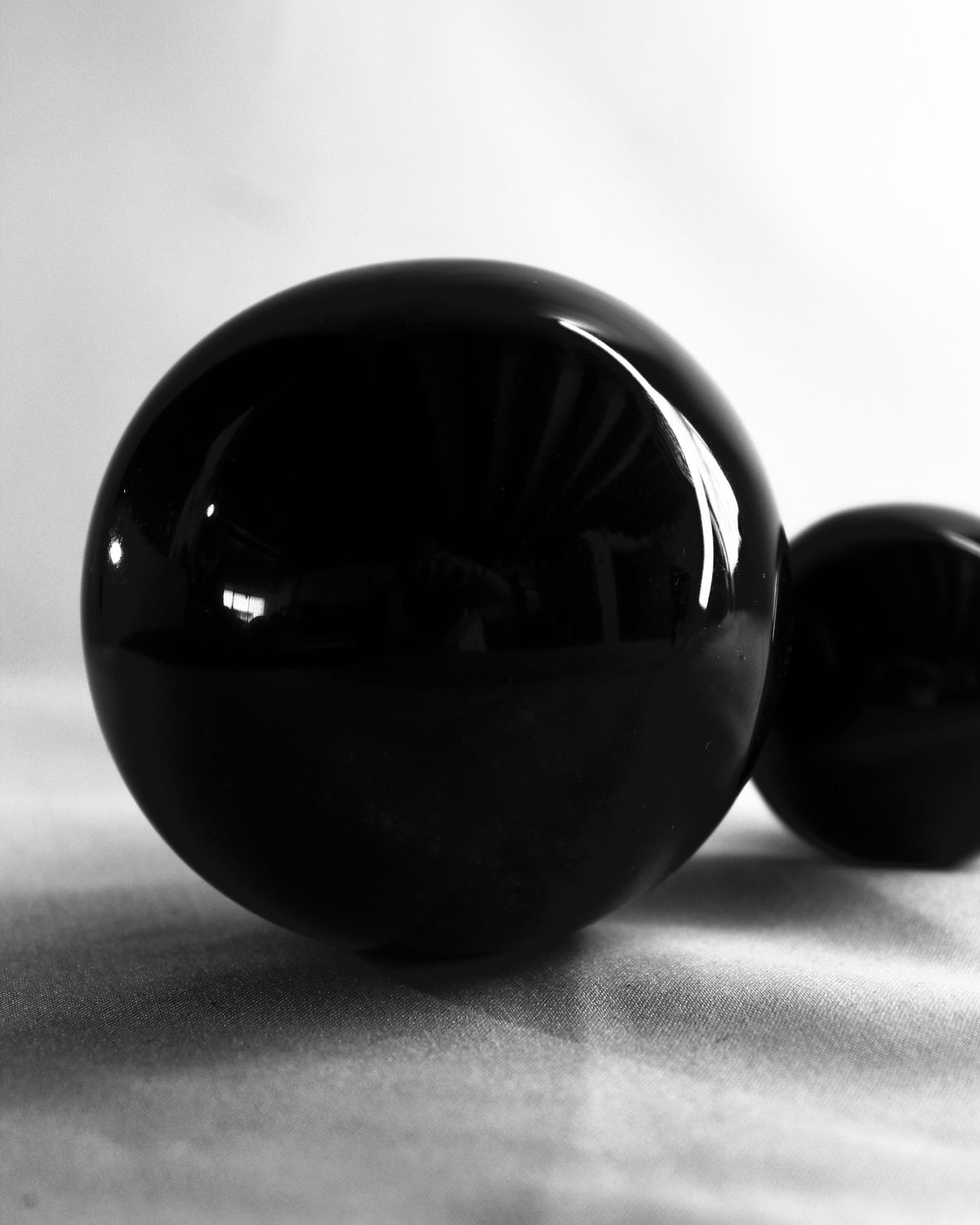 ESFERA OBSIDIANA NEGRA 6.4cm