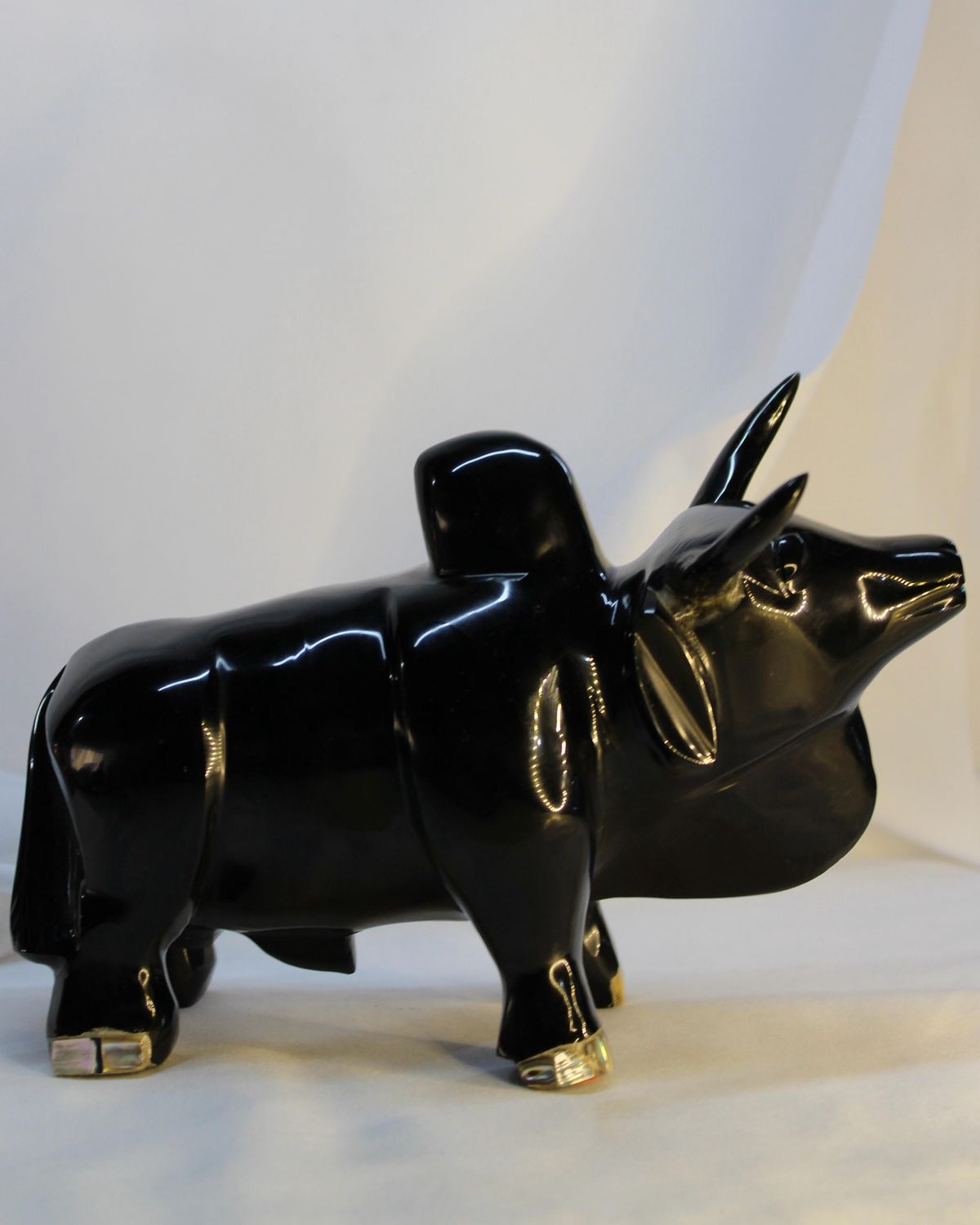 TORO CEBU DE OBSIDIANA
