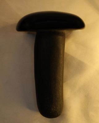MASAJEADOR  TIPO HONGO DE OBSIDIANA