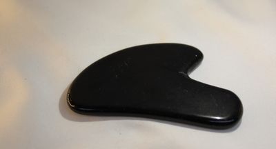 GUA-SHA MASAJEADOR FACIAL 0BSIDIANA