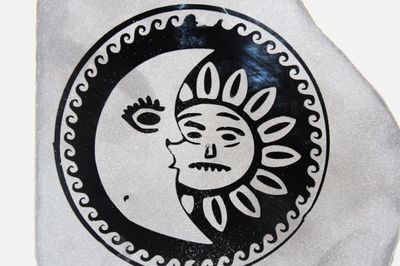 GRABADO LUNA SOL EN OBSIDIANA