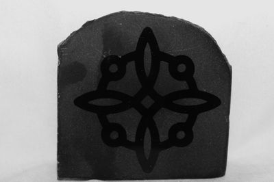 GRABADO NUDO DE BRUJA EN OBSIDIANA