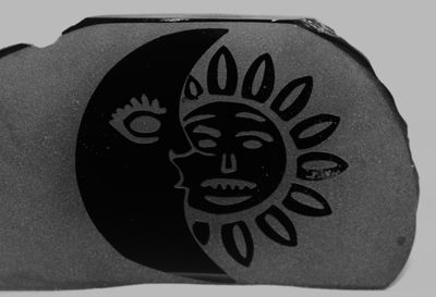 GRABADO LUNA SOL  EN OBSIDIANA