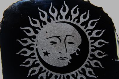 GRABADO  SOL LUNA EN OBSIDIANA