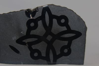 GRABADO NUDO DE BRUJA  EN OBSIDIANA