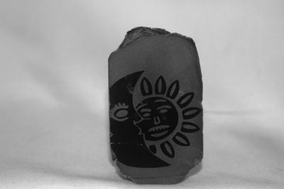 GRABADO LUNA SOL EN OBSIDIANA