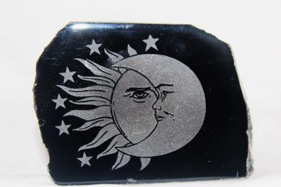GRABADO LUNA SOL EN OBSIDIANA