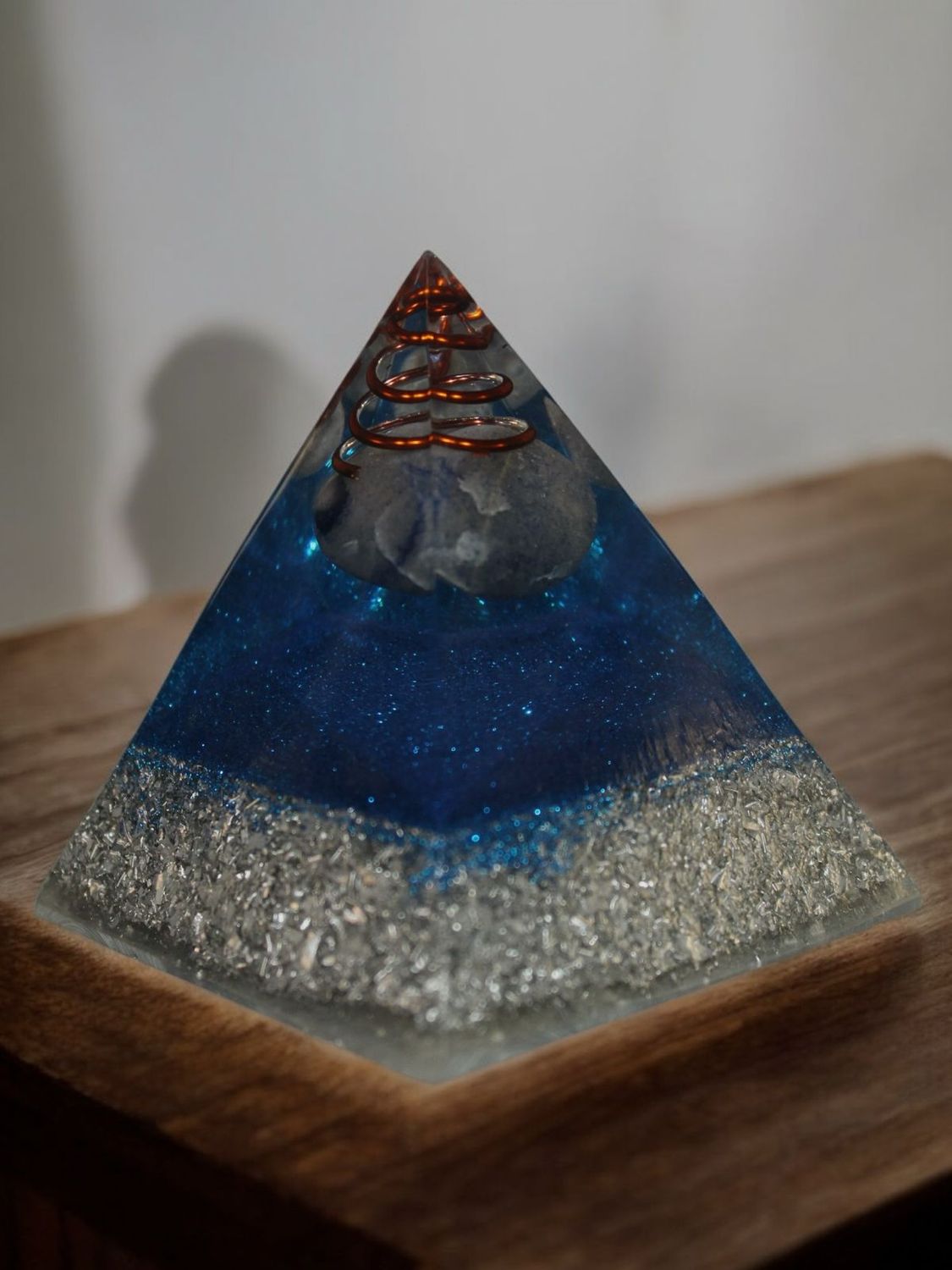 ORGONITA PIRAMIDE DE RESINA 9cm