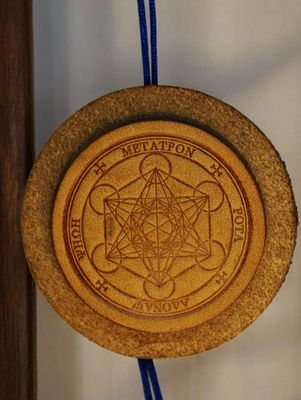 COLGUIJE DE CUBO METATRON CON TETRAGRAMATON