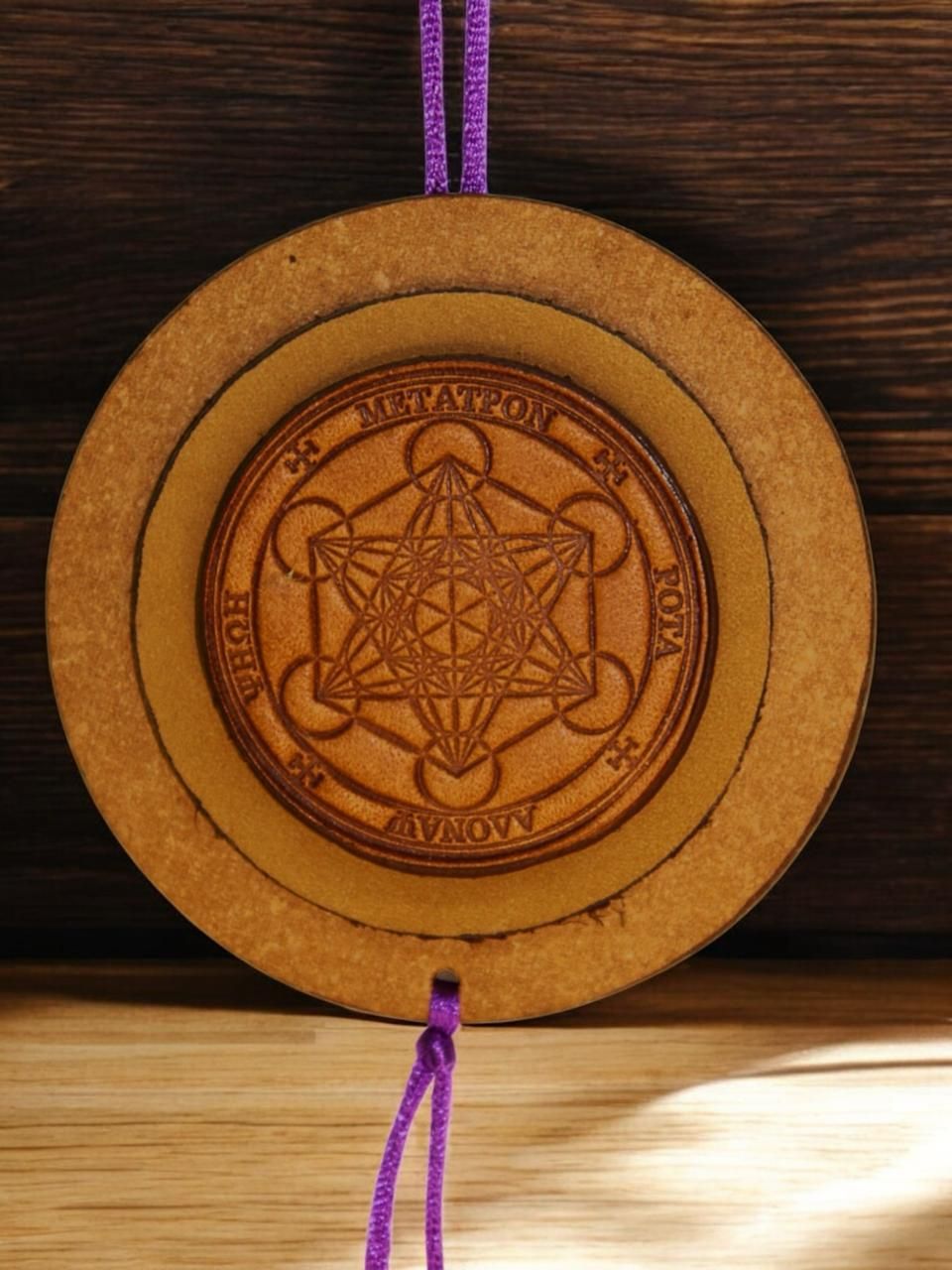 COLGUIJE DE CUBO METATRON CON SAN BENITO