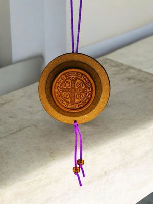 COLGUIJE DE CUBO METATRON CON SAN BENITO