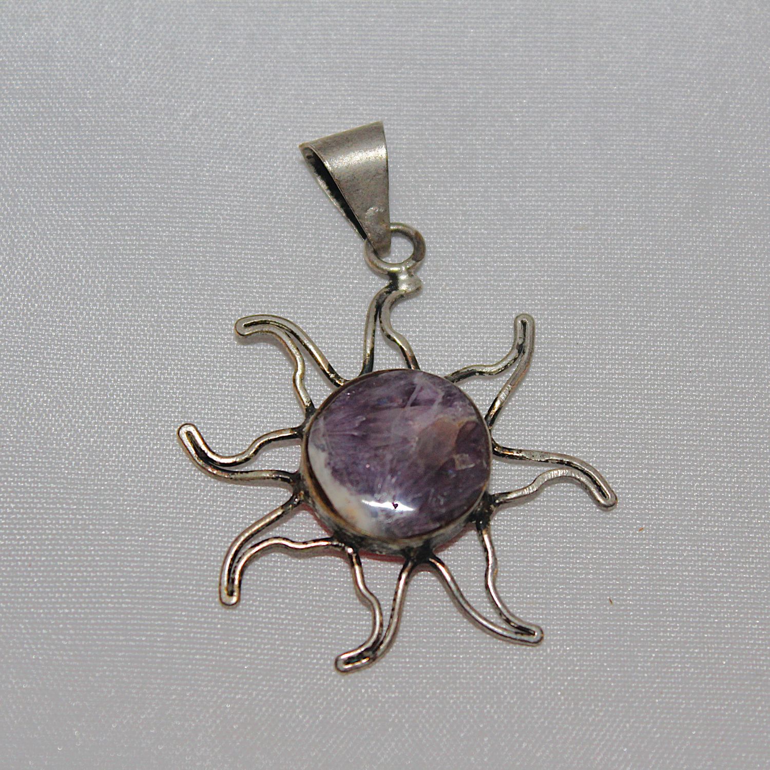 DIJE DE SOL EN AMATISTA